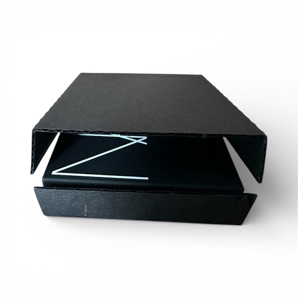 NARS Light Reflecting Pressed Powder - Black Compact - Picture 3 of 3
